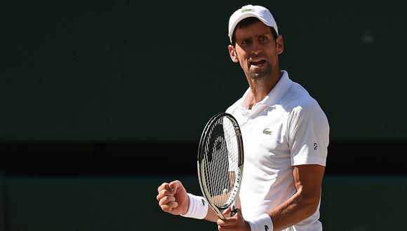 Novak Djokovic no pasó mayores apuros para imponerse ante el sudafricano Kevin Anderson en la final de Wimbledon 2018. Lo venció con un doble 6-2 y un 7-6 en All England Lawn Tennis and Croquet Club. (Foto: AP)