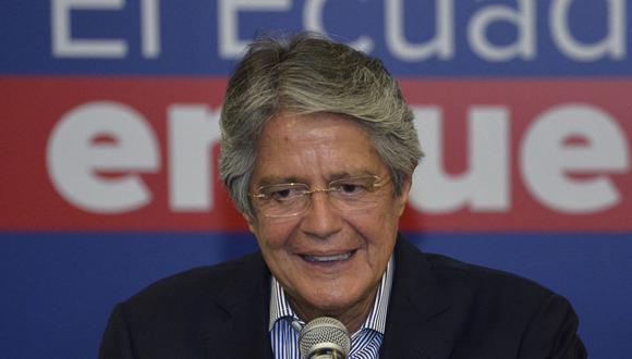 El presidente electo de Ecuador, Guillermo Lasso, ofrece una conferencia de prensa en un hotel de Quito el 12 de abril de 2021, un día después de la segunda vuelta de las elecciones. (Rodrigo BUENDIA / AFP).