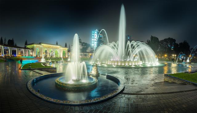 Parque de la Aguas. El parque de la Reserva o Circuito Mágico del Agua, en el barrio de Santa Beatriz a pocos metros del Estadio Nacional, es un lugar para visitar las maravillosas fuentes de agua que ostentan el récord Guinness por ser el complejo de fuentes más alto del mundo. SI vas de noche, las aguas juegan haciendo figuras a colores. (Foto: Shutterstock)
