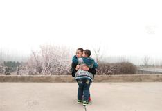 China: Niño con VIH que fue expulsado de pueblo ya fue adoptado