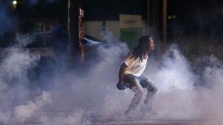 Missouri: Novena noche de violentas protestas en Ferguson