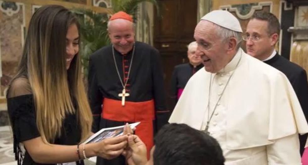 Un político venezolano le pidió matrimonio a su novia frente al papa Francisco (Captura de video / YouTube)
