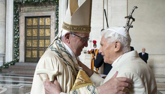 El papa Francisco y Benedicto XVI. (Foto: AFP)