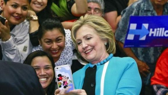 Hillary Clinton abre su cuenta de Twitter en español
