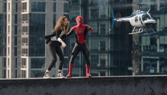 Spider-Man (Tom Holland) junto a MJ (Zendaya) en "Spider-Man: No Way Home". (Foto: Columbia Pictures/Marvel Studios).