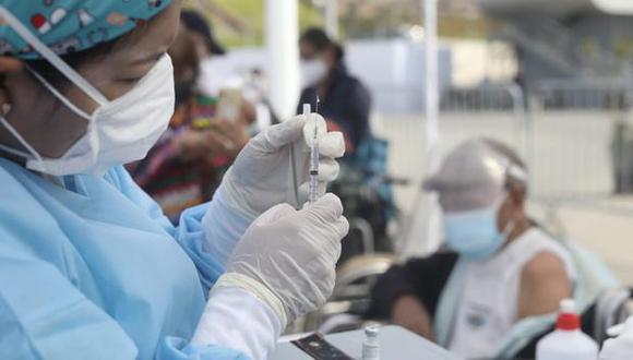 Hoy, viernes 23 de abril, se inició la segunda semana de vacunación a adultos mayores de 28 distritos de Lima y Callao. (Foto: GEC)
