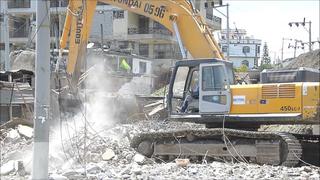 A un mes de terremoto, balneario de Ecuador busca reconstruirse