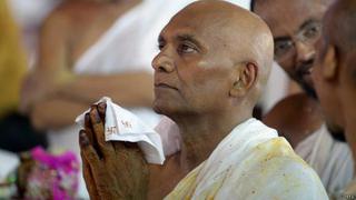 El multimillonario indio que lo dejó todo para hacerse monje