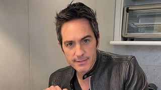 Cuando Mauricio Ochmann trabajó de mesero y atendió a Ralph Macchio y Elisabeth Shue de “Cobra Kai”