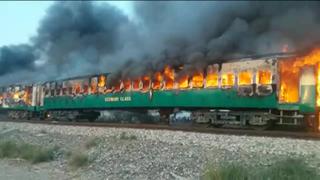 Pakistán: letal incendio destruye tren y deja varios fallecidos