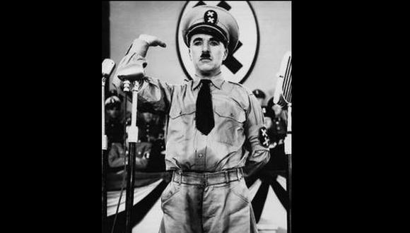 Charles Chaplin encarnó a Adolfo Hitler en 'El gran dictador'. (Foto: Redes sociales)