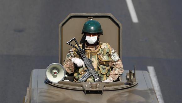 Militares patrullan las calles de Lima durante el Estado de Emergencia por el COVID-19. (Foto: EFE)