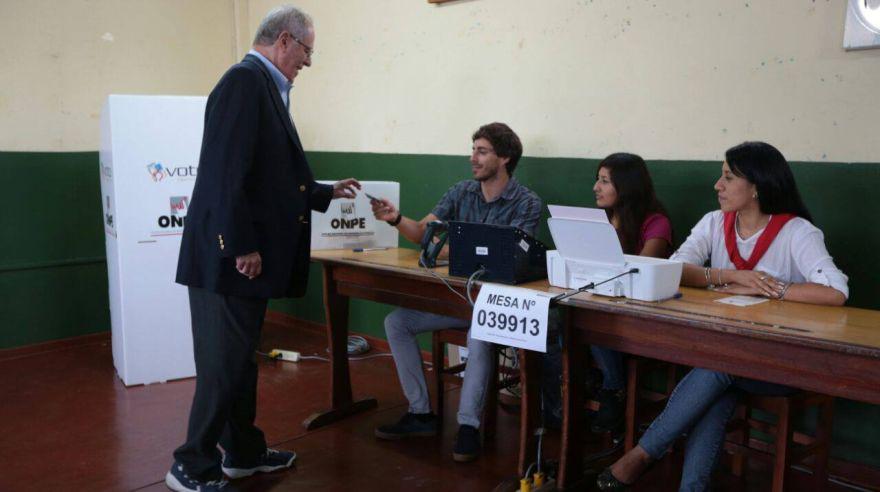 PPK: candidato desayunó, bailó y emitió su voto [GALERÍA] - 5