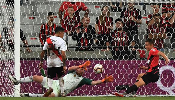 Paranaense venció a River Plate por 1-0 con gol del argentino Marco Ruben y exhibición del joven lateral brasileño Renan Lodi en el partido de ida de la final de la Recopa Sudamericana en Curitiba. (Foto: AFP)