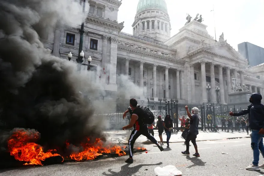 Attack on Cristina Kirchner's office.  (Marcos Brindicci - AFP).