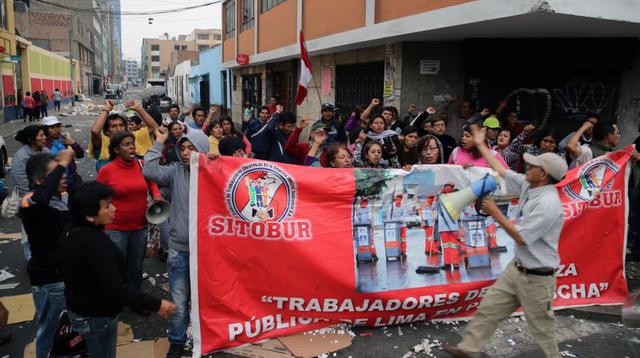 Así amanecieron las calles de Lima por protesta de trabajadores - 10