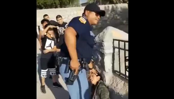 YouTube: Video muestra a policía de Texas encañonando a niños.