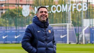 Xavi Hernández saludó al plantel y trabajó por primera vez sobre la cancha de Barcelona