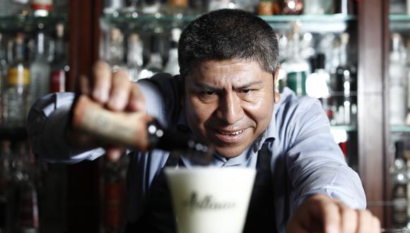 Roberto Meléndez fue jefe de barra por 7 años en el Hotel El Olivar de San Isidro, 18 años en el Hotel Country, y 3 años en Panchita. En paralelo, abrió su propio bar, Capitán Meléndez, en 2006. Foto: César Campos