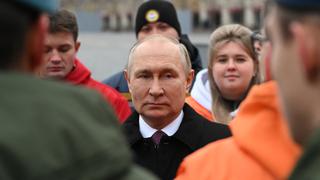 Putin considera importante evacuar a civiles de Kherson