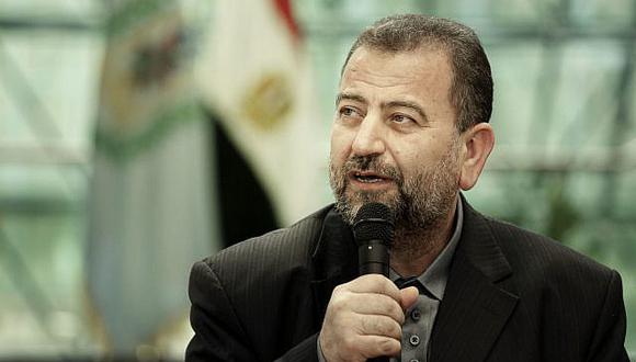 El subjefe político de Hamás, Saleh al-Arouri, habla después de firmar un acuerdo de reconciliación con el alto funcionario de Fatah Azzam al-Ahmad, el 12 de octubre de 2017. (AP/Nariman El-Mofty).