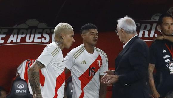 “Él juega para Perú, se esfuerza igual que como otro jugador que tiene la mitad de sus años”, agregó.