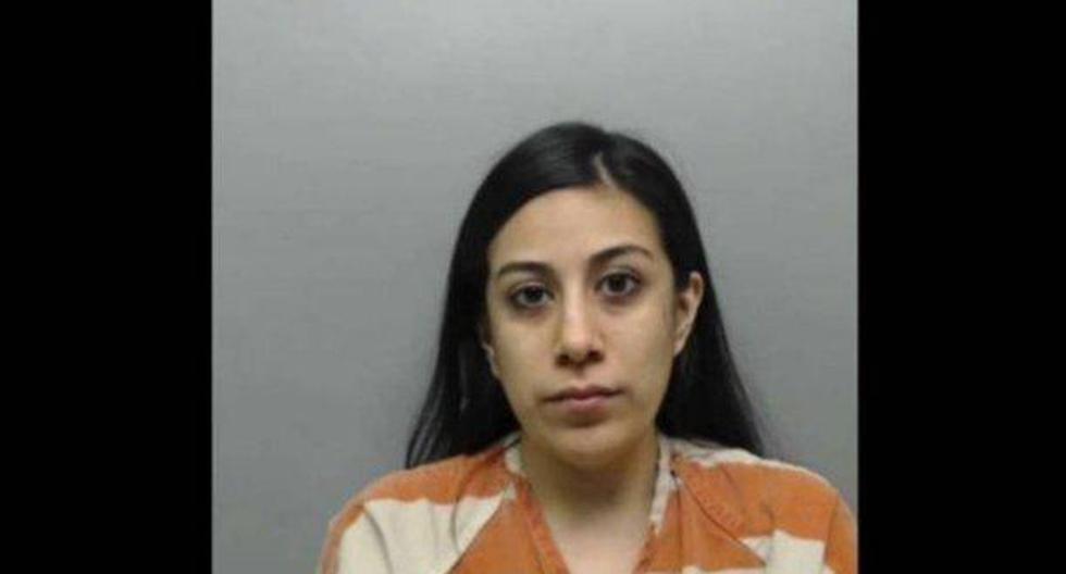 La policía de Laredo (Texas) afirma que una madre de dos hijos fue arrestada luego de hacer un desagradable espectáculo en un bar. (Foto: Oficina del Sheriff del Condado de Webb)