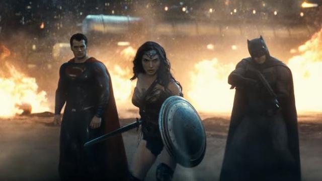 "Batman v. Superman": impactante segundo tráiler oficial - 1