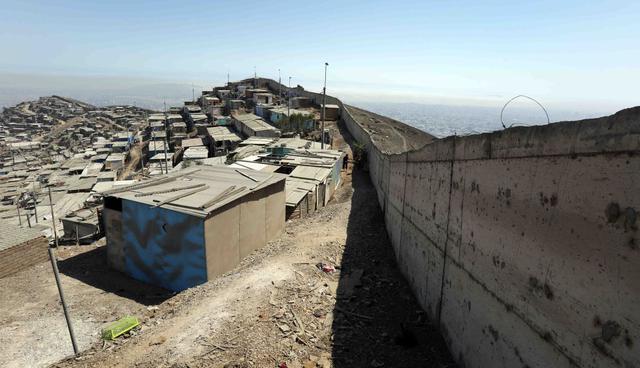 En el 'Muro de la vergüenza' se realizaron proyecciones de cine al aire libre y otras actividades artísticas gratuitas. (Paul Vallejos)