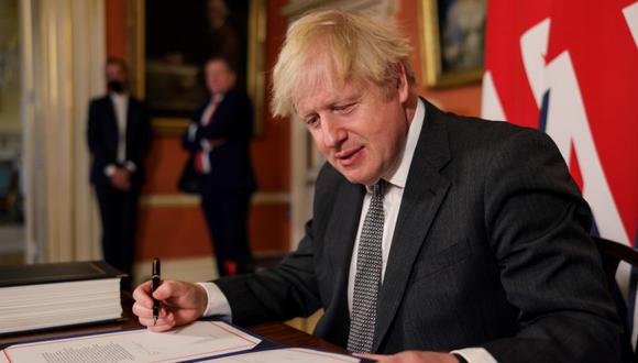 Primer ministro británico Boris Johnson después de firmar el Acuerdo de Comercio y Cooperación entre el Reino Unido y la Unión Europea, el acuerdo comercial Brexit, en el número 10 de Downing. Street London, Britain. (Foto: EFE / EPA / ANDREW PARSONS / DOWNING STREET HANDOUT).