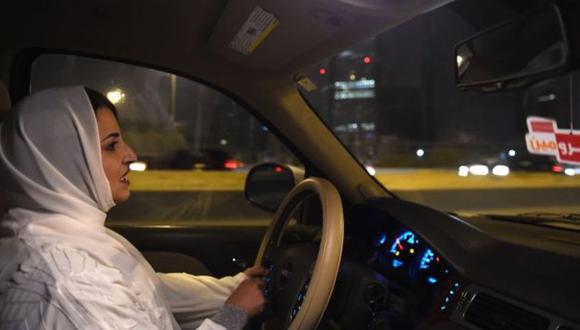 Las mujeres sauditas no podían conducir hasta que esta prohibición se eliminó el año pasado. (Getty Images vía BBC)