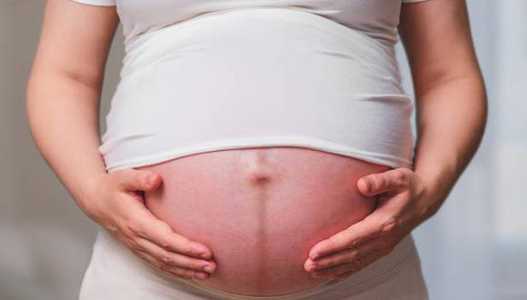 ¡Atención embarazadas! Por qué aparece una línea marrón en el vientre y en qué momento se borra. (Foto: iStock)