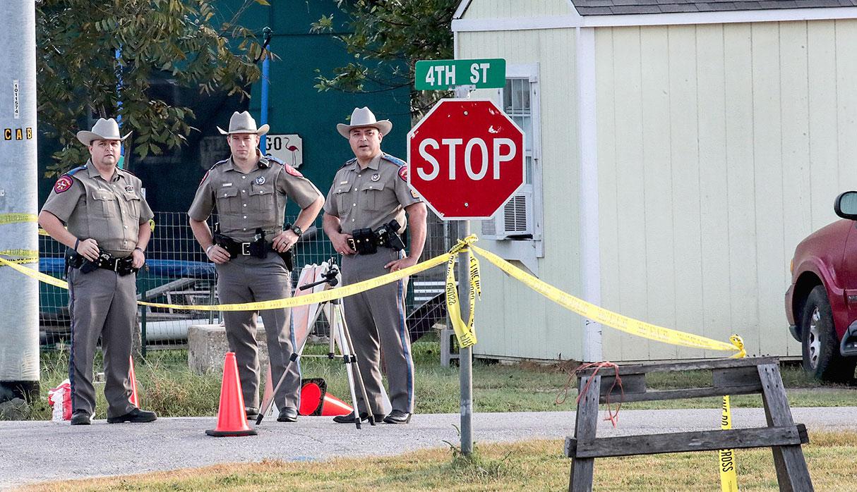 SUTHERLAND SPRINGS, TX - NOVEMBER 06: Law enforcement officials continue their investigation at the First Baptist Church of Sutherland Springs on November 6, 2017 in Sutherland Springs, Texas. On November 5 a gunman, Devin Patrick Kelly, killed 26 people at the church and wounded many more when he opened fire during a Sunday service.   Scott Olson/Getty Images/AFP
== FOR NEWSPAPERS, INTERNET, TELCOS & TELEVISION USE ONLY ==