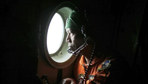 La zona de búsqueda del AirAsia se amplía a tierra en Borneo