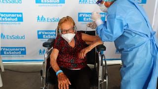 Vacuna COVID-19: inoculación de adultos mayores de 80 años en Lima finalizará este mes, estima ministro Ugarte