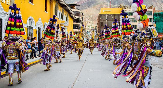 Un promedio de 40 danzantes hay en cada cofradía de Negritos.