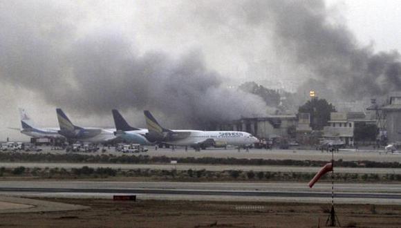 Los detalles del feroz ataque taliban al aeropuerto de Pakistán