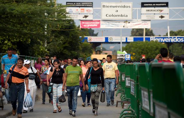 Imágenes de los migrantes venezolanos que llegan a Cúcuta (Colombia) en busca de alimentos y medicinas que no pueden conseguir en su país. (AFP)