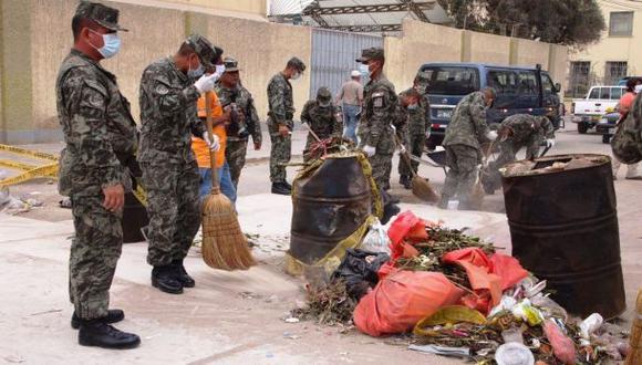 Soldados del Ejército recogen toneladas de basura en Chiclayo