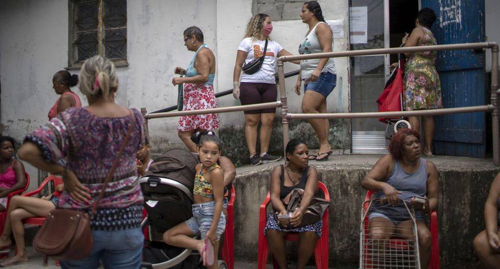 Las máscaras y el gel desinfectante se han convertido en artículos de lujo en Brasil y se sienten abandonados (Foto: AFP) 