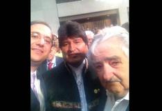 Evo Morales y José Mujica juntos en 'selfie'