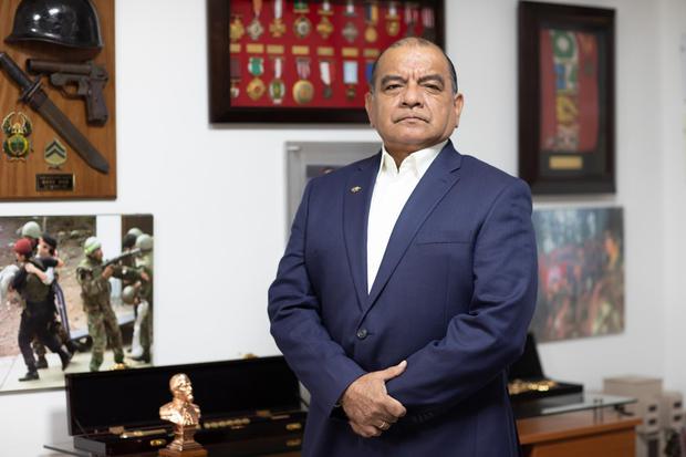 “Lamentablemente, el presidente desconoce la misión de las Fuerzas Armadas”, opina el general en retiro César Astudillo. (Foto: Juan Ponce / El Comercio)