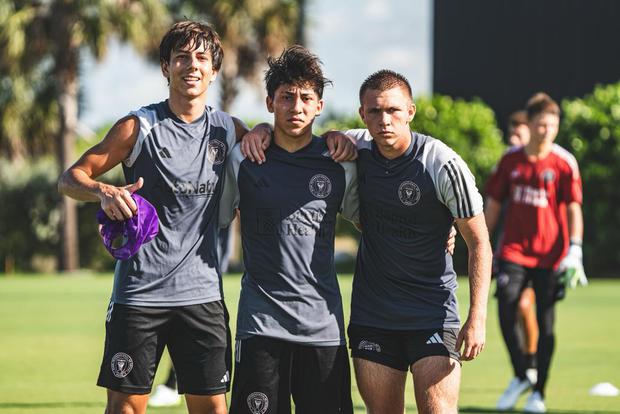 Gabriel Alonso with his teammates from the Sub 17 of Inter Miami.  The tallest is the cousin of Leandro Paredes, world champion with Argentina in Qatar 2022. (Photo: Personal file)