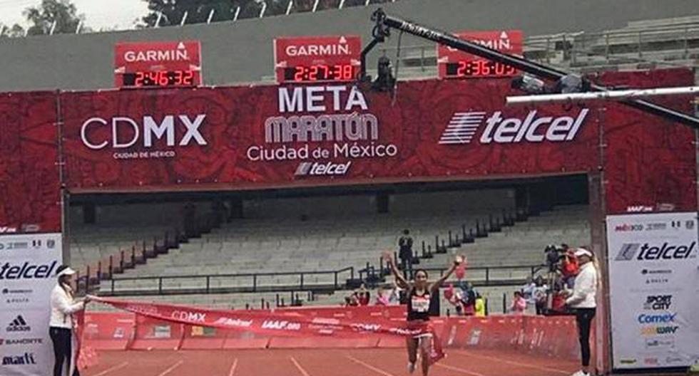 Gladys Tejeda, con un tiempo récord, se quedó con el primer lugar de la Maratón de México. (Video: @ManceraMiguelMX)