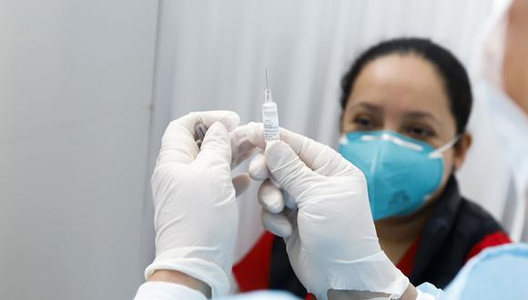 La segunda dosis de la vacuna COVID-19 debe ser siempre de la misma marca que la primera | Foto: Referencial / El Comercio