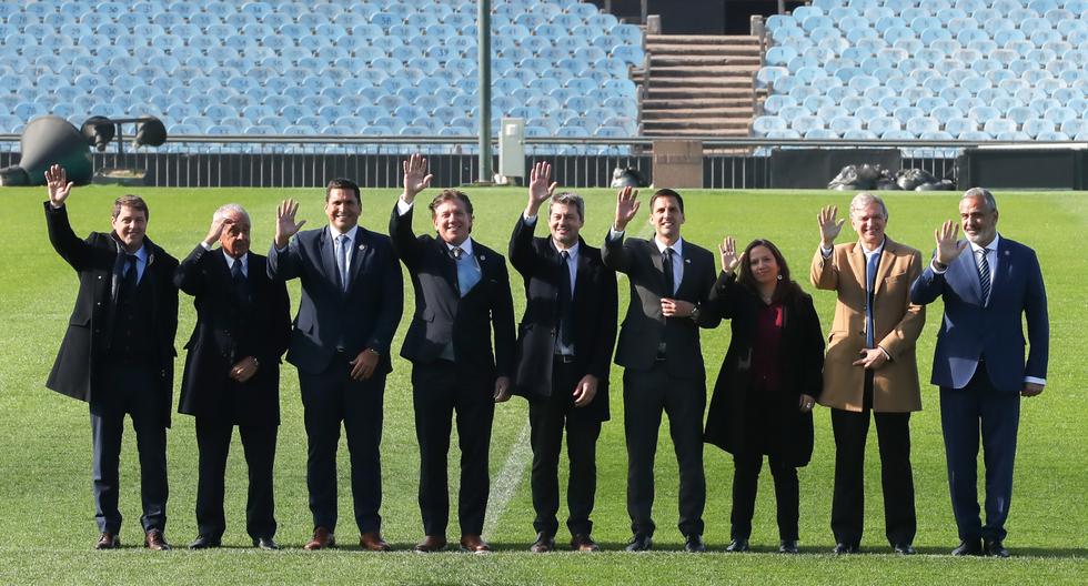 La plana mayor de los cuatro países que desean que la fiesta mundialista del 2030 se celebre en Sudamérica. Hicieron el anuncio en el estadio Centenario de Montevideo.