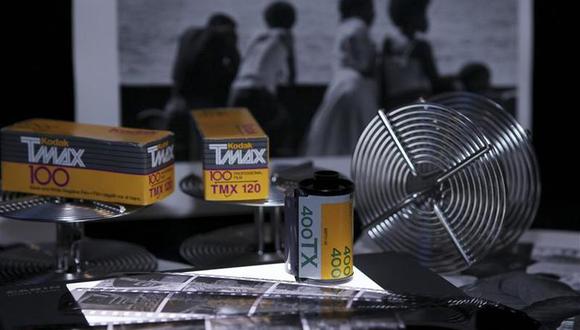 Un 14 de julio del 2010 Kodak fabrica su último rollo de película de diapositivas Kodachrome, tras 75 años en el mercado. ( REUTERS/Gary Cameron).