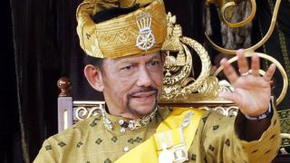 Quién es Hassanal Bolkiah, el multimillonario sultán de Brunéi que aprobó lapidar a gays
