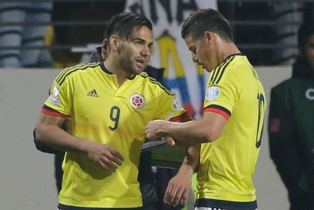 Colombia's James Rodriguez, right,  gives the captain band to his teammate Radamel Falcao Garcia during a Copa America quarterfinal soccer match against Argentina  at the Sausalito Stadium in Vina del Mar, Chile, Friday, June 26, 2015. (AP Photo/Ricardo Mazalan)