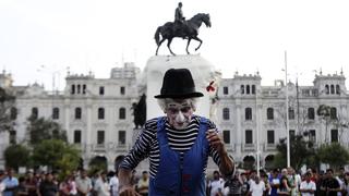 Las palabras sobran: El mimo Jorge Acuña en la plaza San Martín